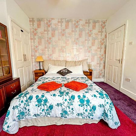 Wolves Living Bed & Breakfast Bushbury Exterior foto