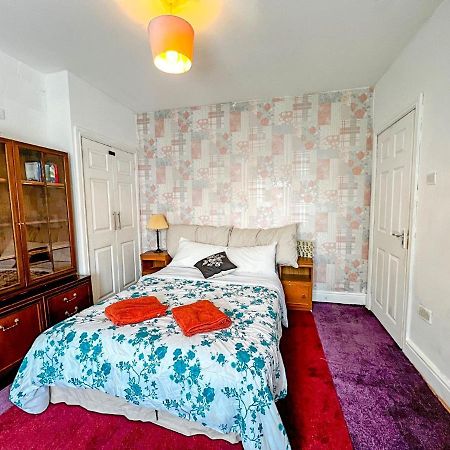 Wolves Living Bed & Breakfast Bushbury Exterior foto