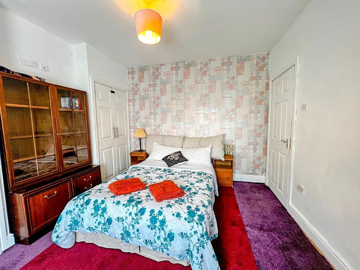 Wolves Living Bed & Breakfast Bushbury Exterior foto